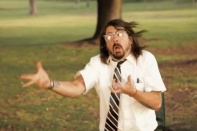 Dave-Grohl-Walk-Video